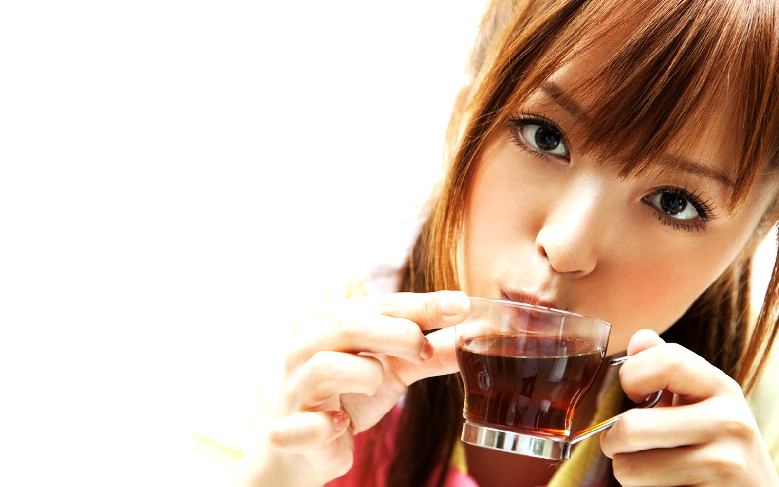 woman drinking tea