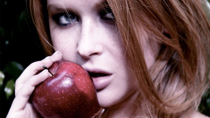 woman eating a red apple