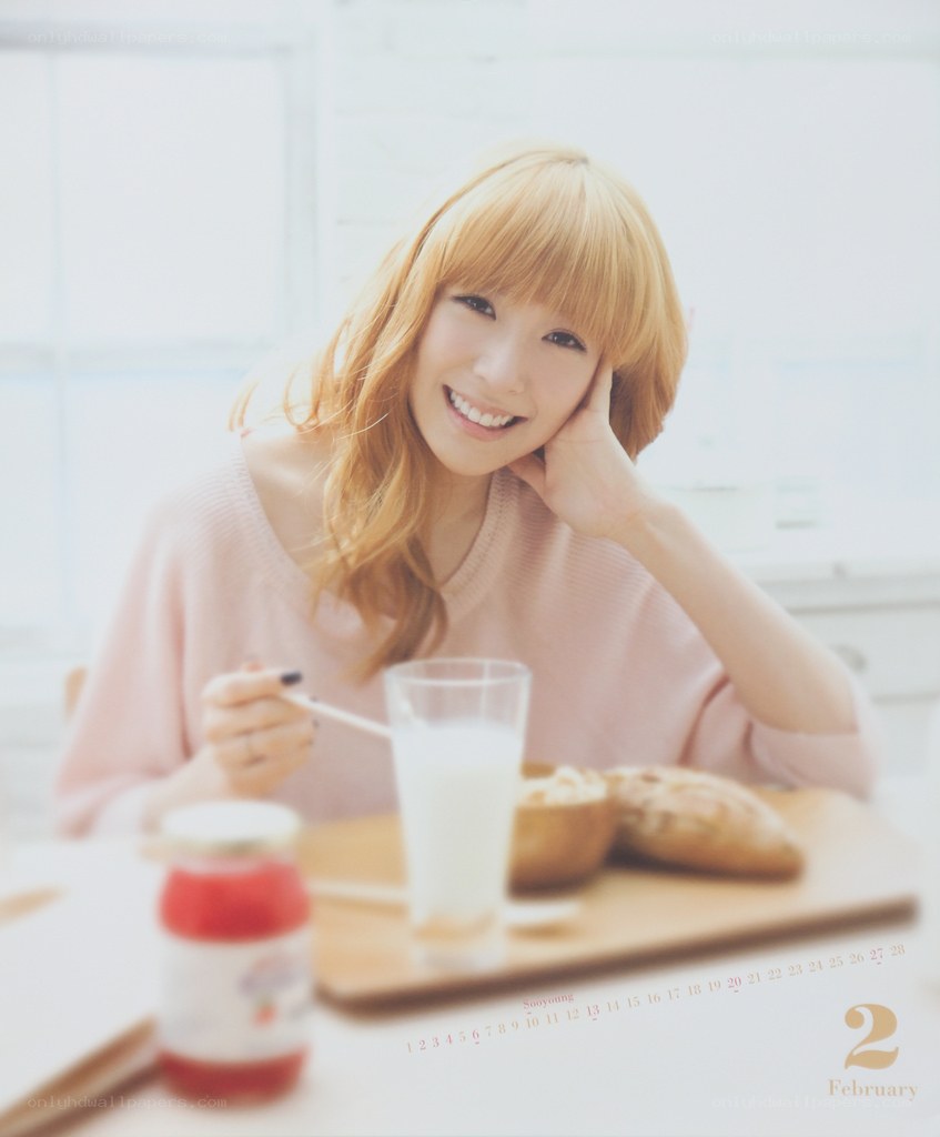 woman eating breakfast
