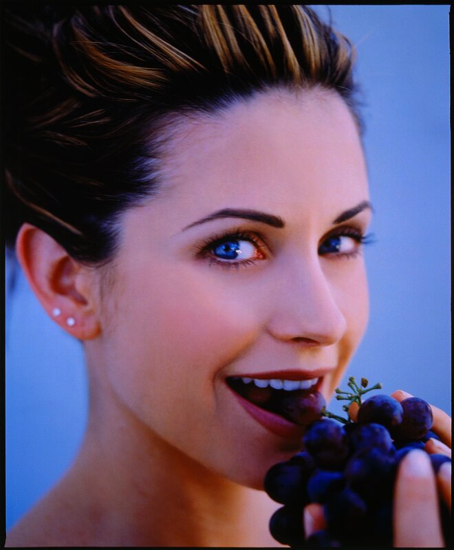 woman eating grapes