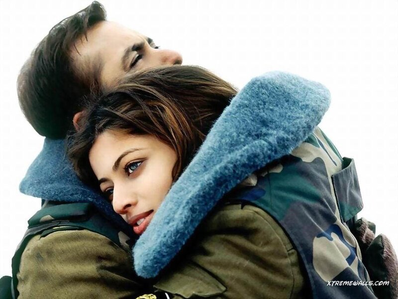 Woman Embracing Man — Green