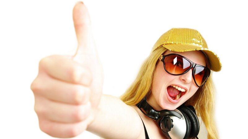 woman giving thumbs up