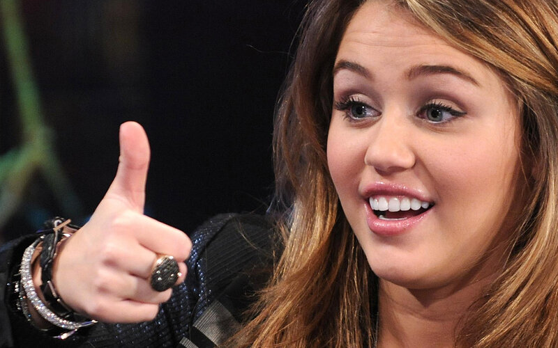 woman giving thumbs up