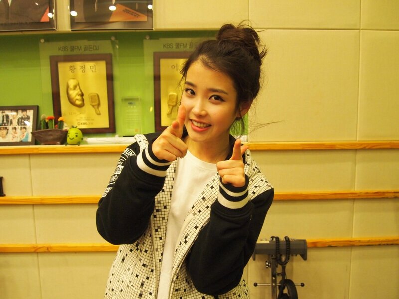 woman giving thumbs up at kbs