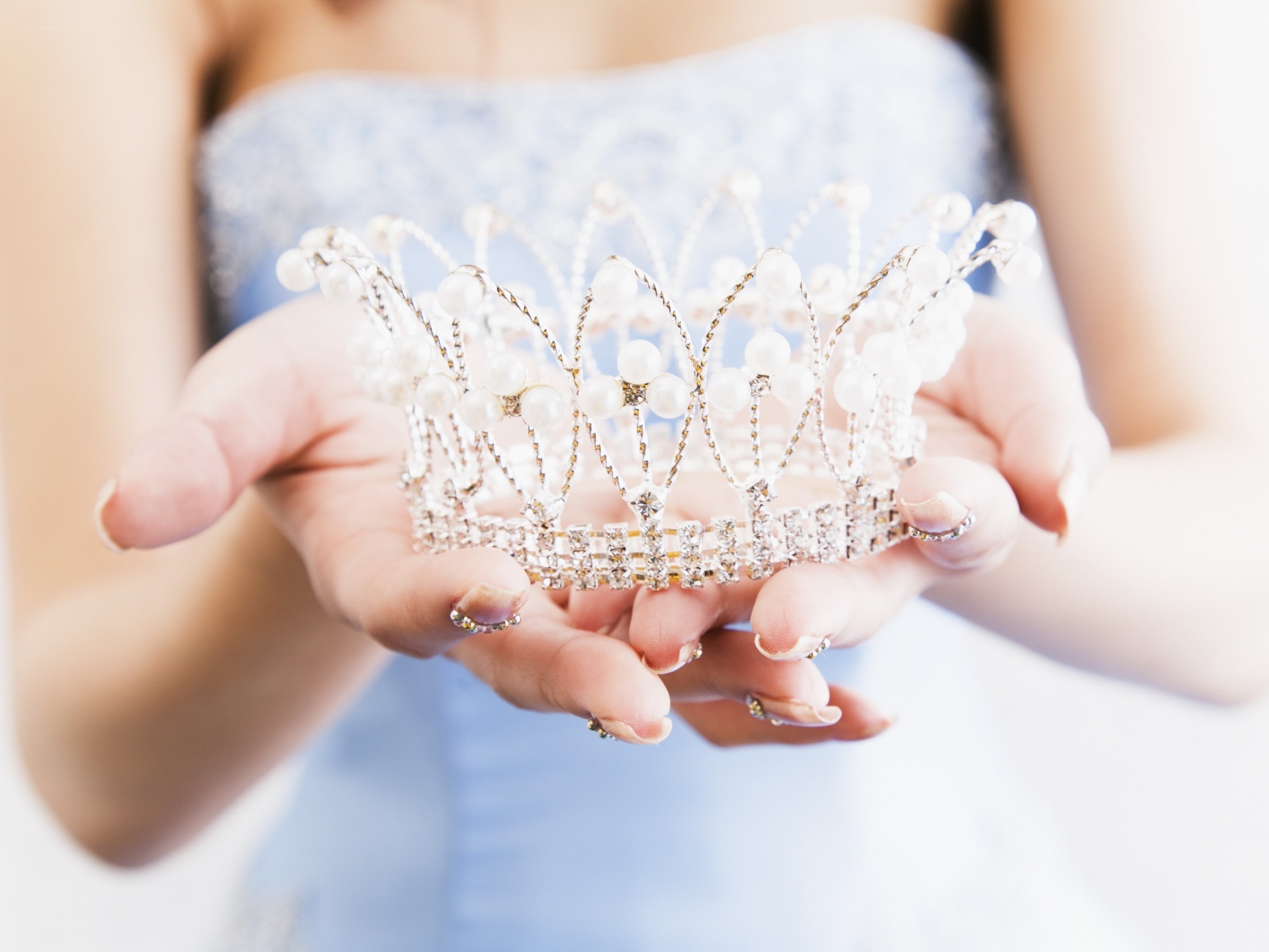 woman holding a crown