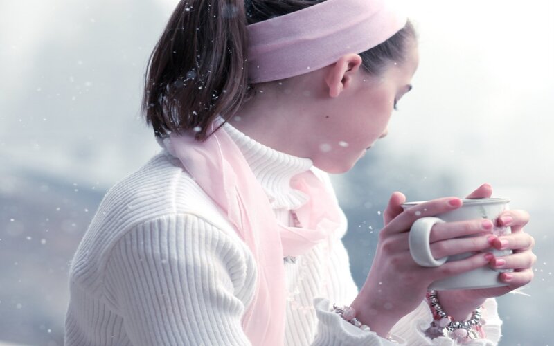 woman holding a mug in snow