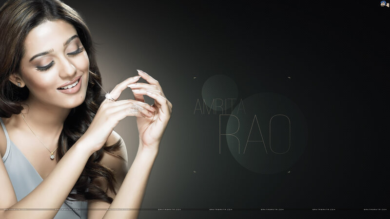 Woman Holding a Ring — Black