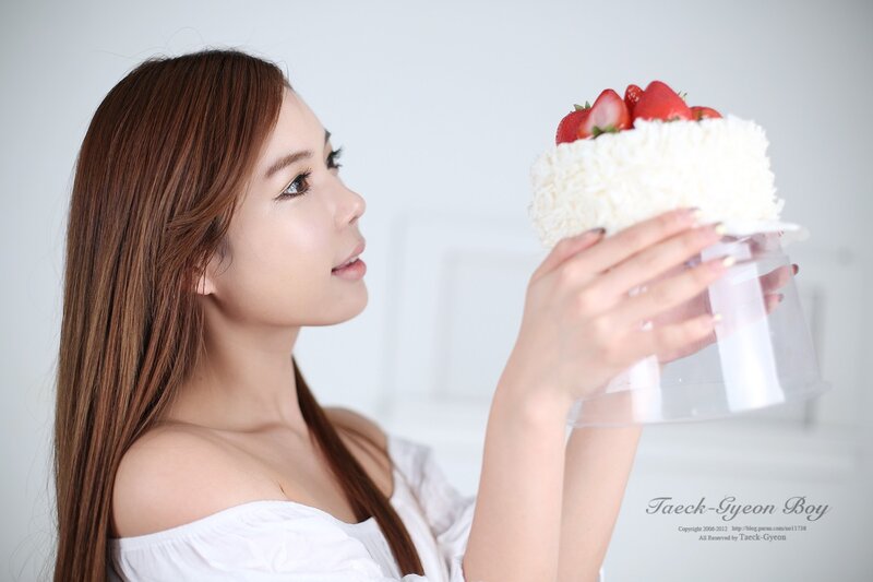 woman holding a strawberry cake