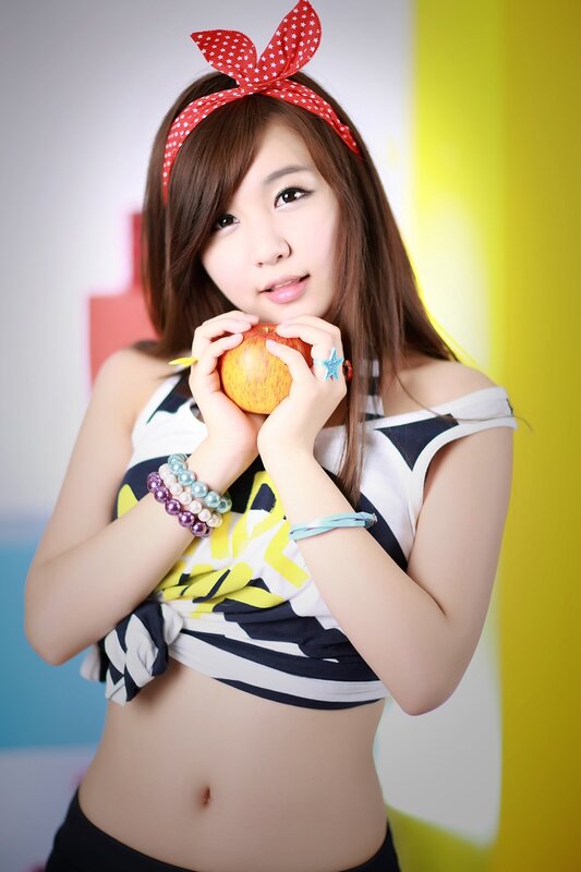 woman holding an apple