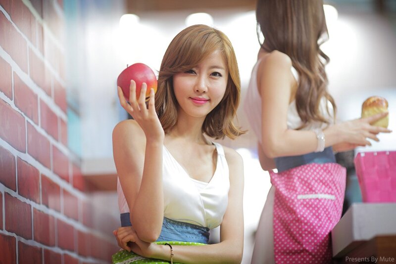 woman holding an apple