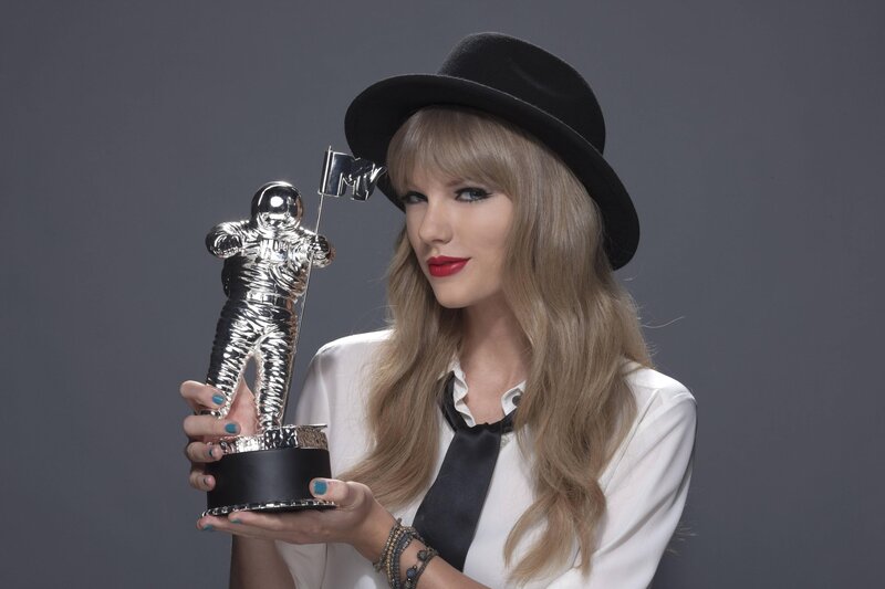 woman holding an award