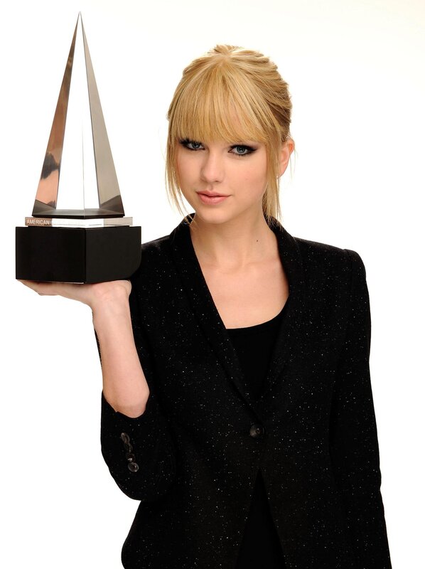 woman holding award