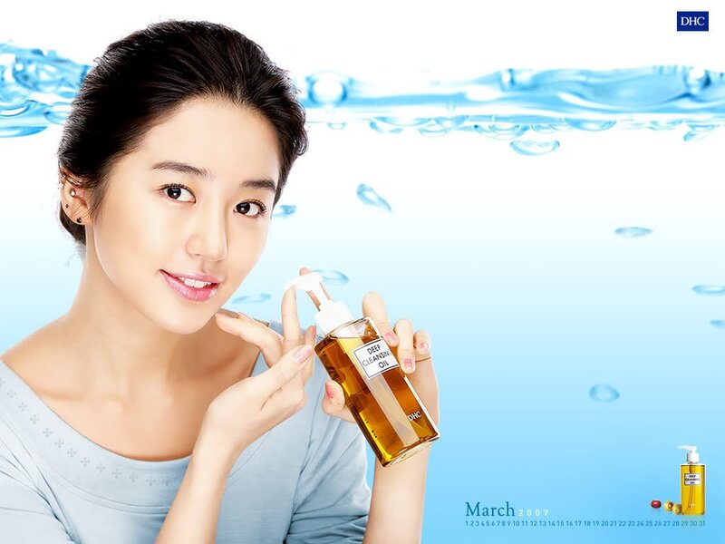 woman holding cleansing oil bottle