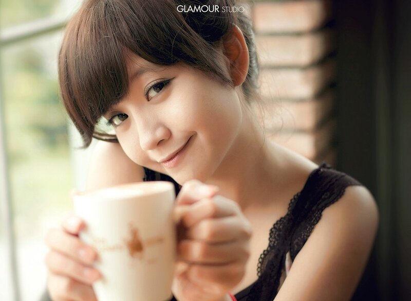 woman holding coffee cup