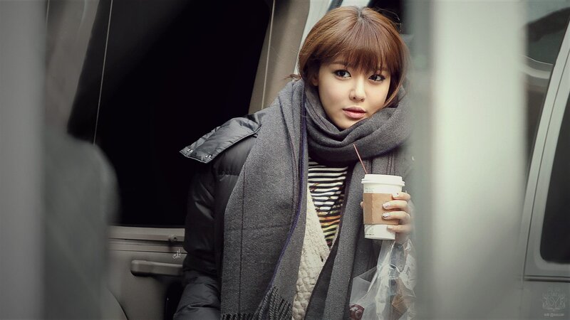 woman holding coffee cup