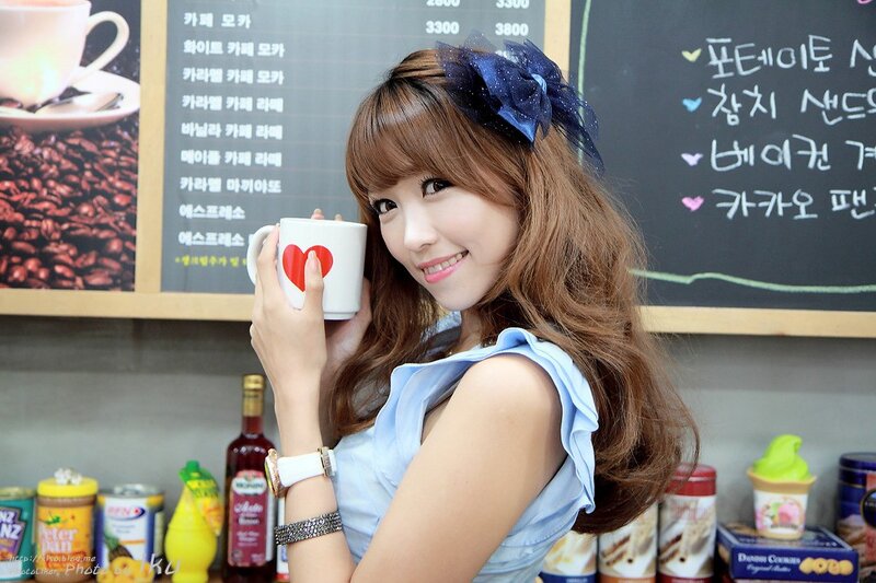 Woman holding coffee cup in cafe