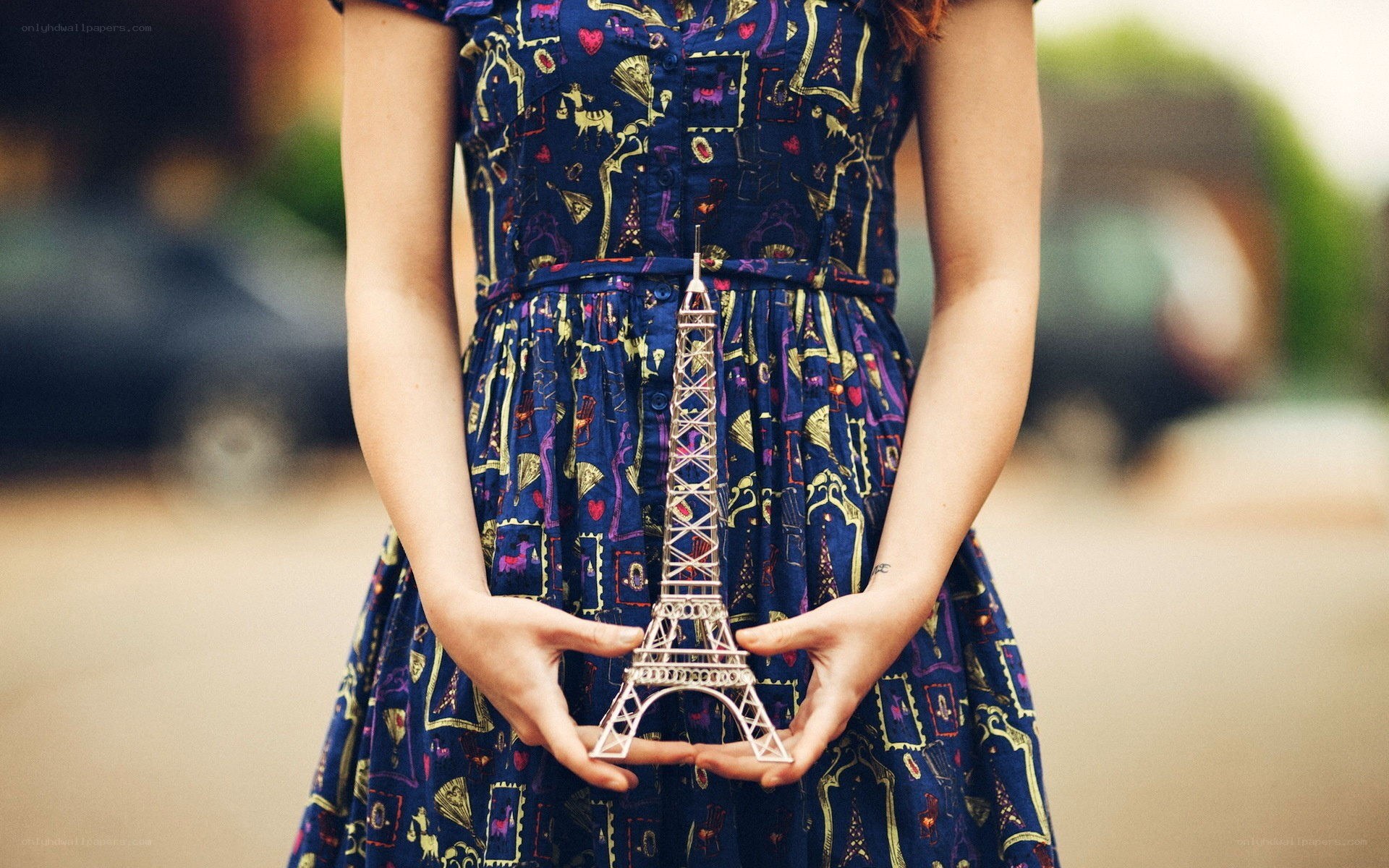 woman holding eiffel tower model
