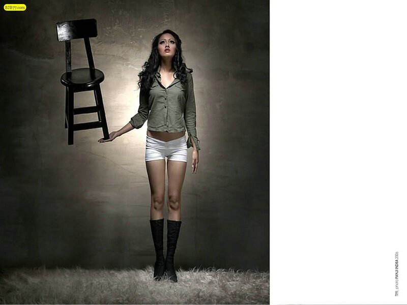woman holding floating chair