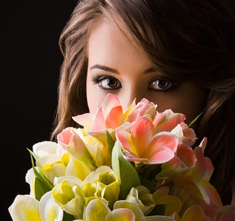 woman holding flowers