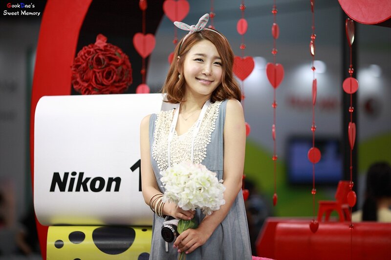 Woman holding flowers at Nikon event