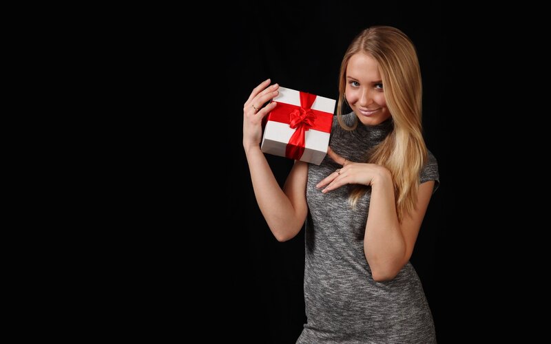 woman holding gift box