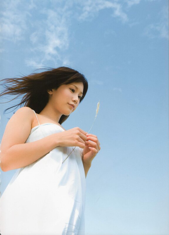 woman holding grass in field