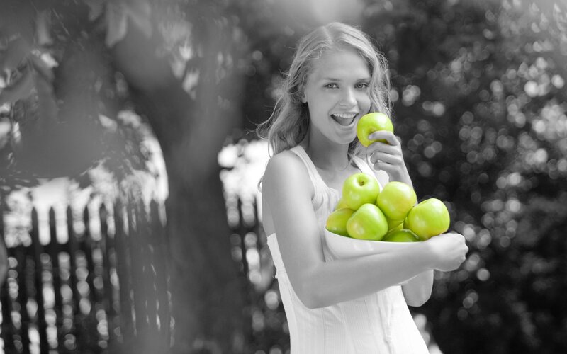 woman holding green apples