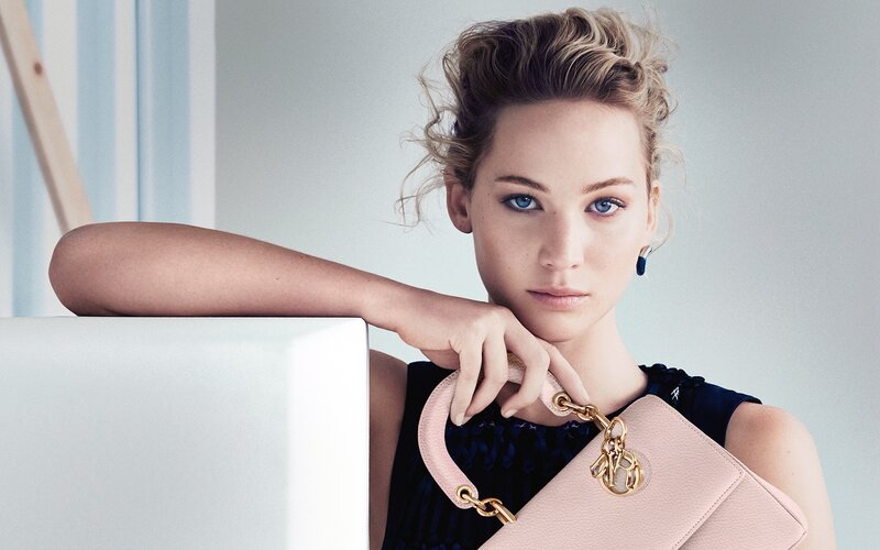 Woman Holding Handbag — Pink, Calm