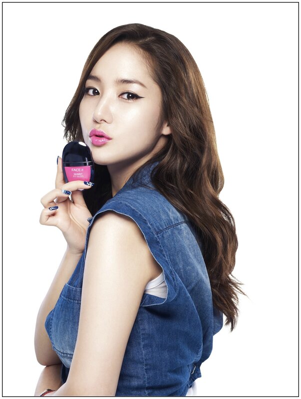 woman holding lip gloss