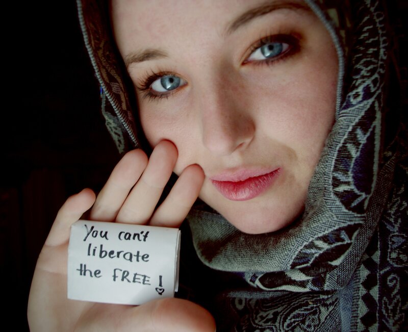 woman holding note with message