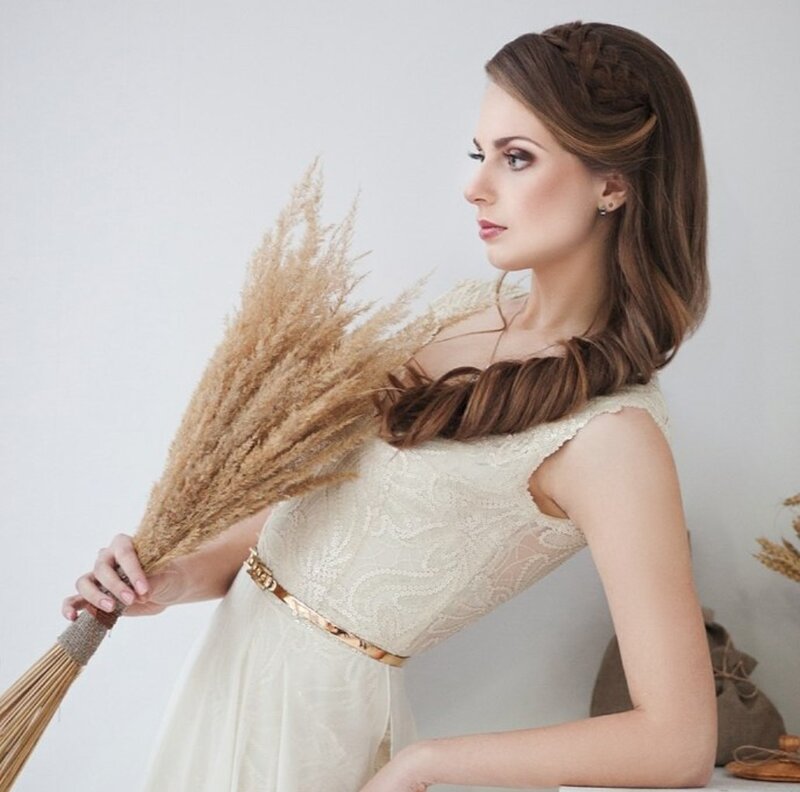 Woman Holding Pampas Grass — Beige