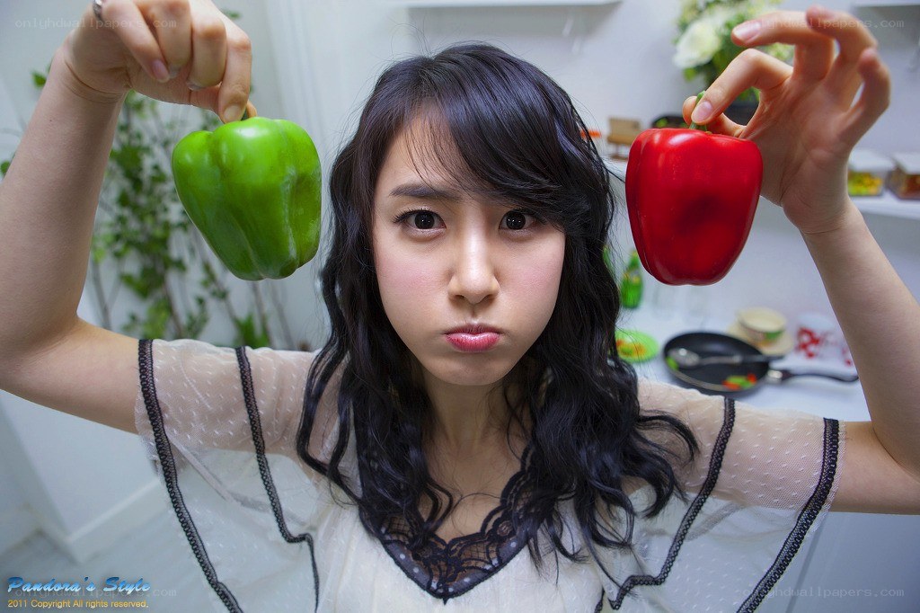 woman holding peppers