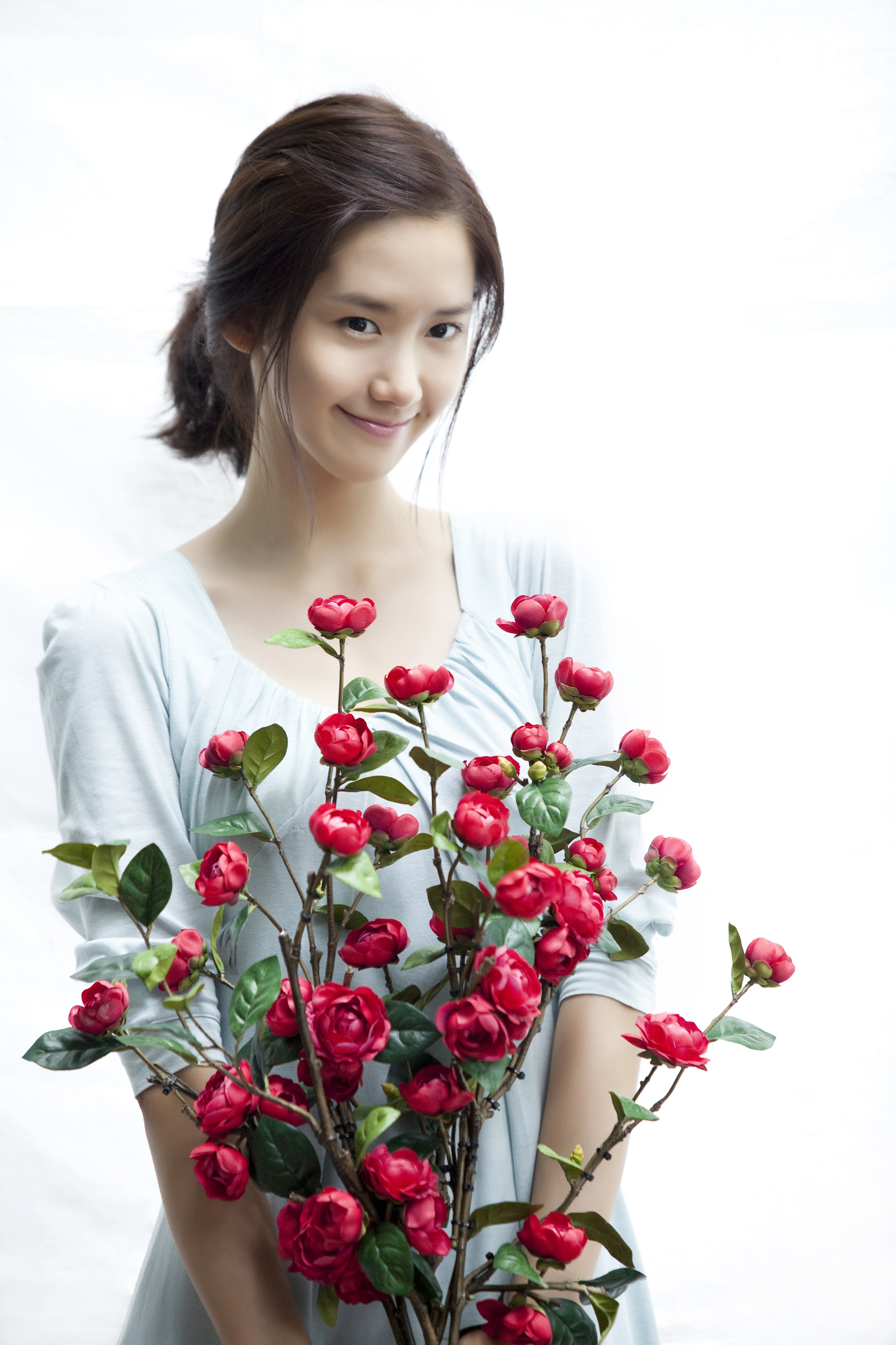 woman holding red flowers