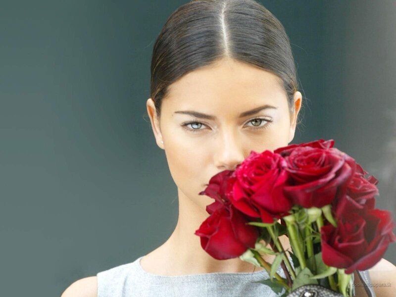 woman holding red roses