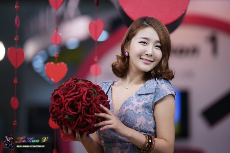 woman holding red roses