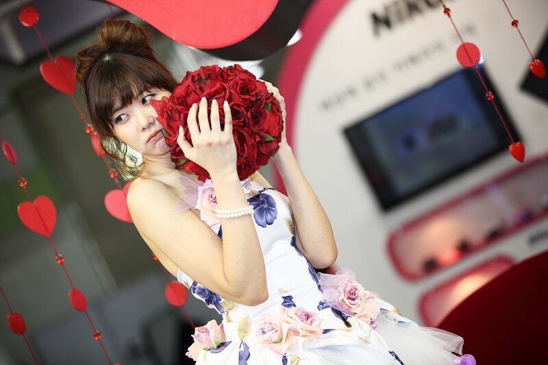Woman holding red roses at event