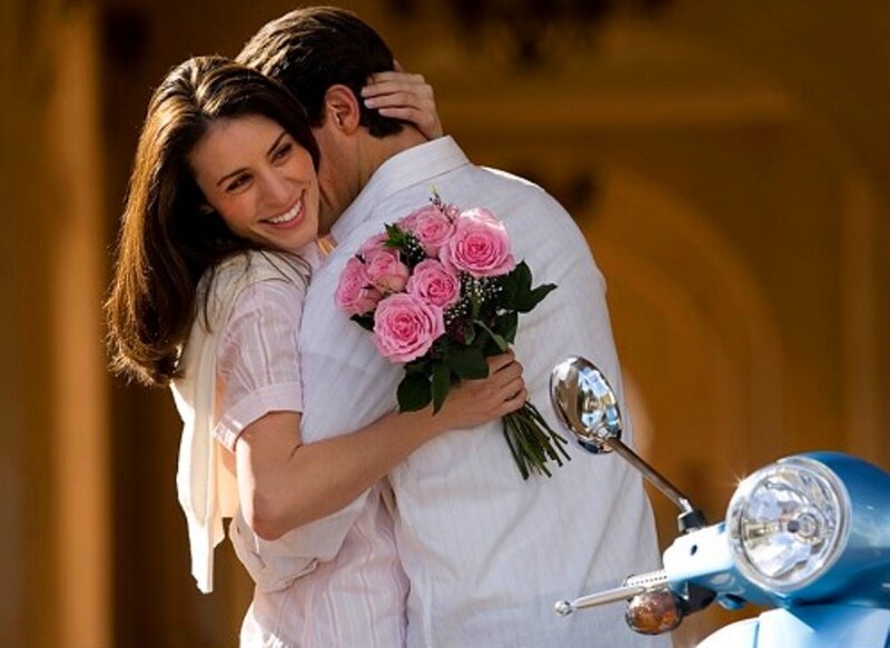 Woman Hugging Man — Pink