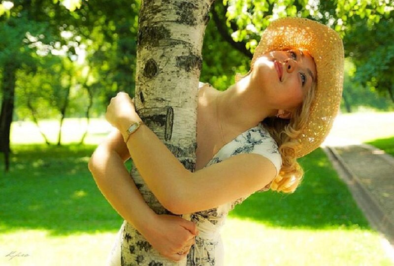 Woman Hugging Tree — Green