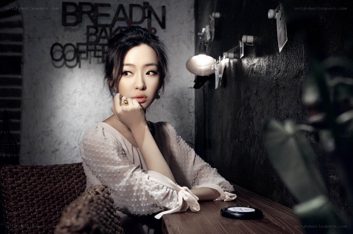 woman in a cafe setting