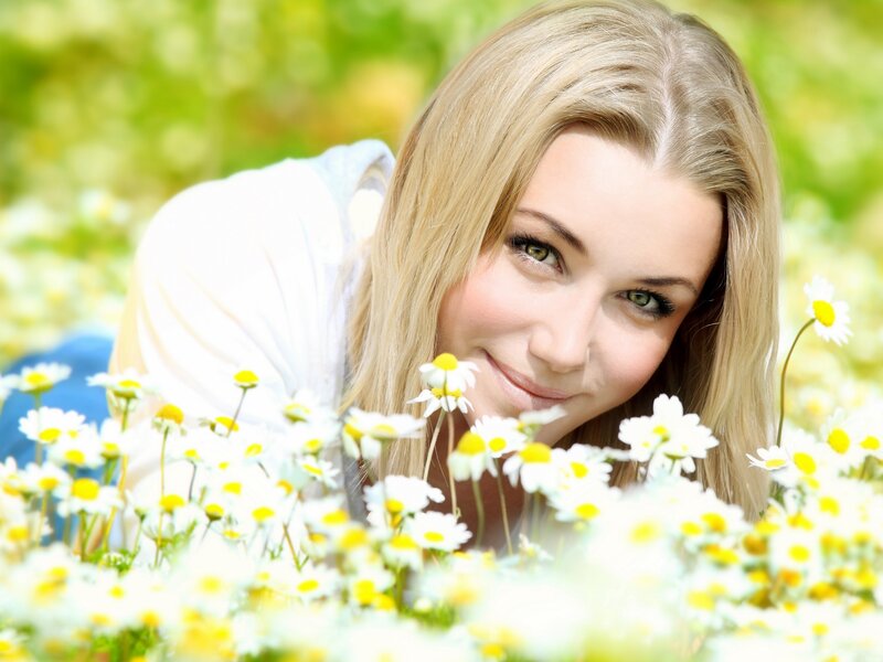 woman in a field of daisies