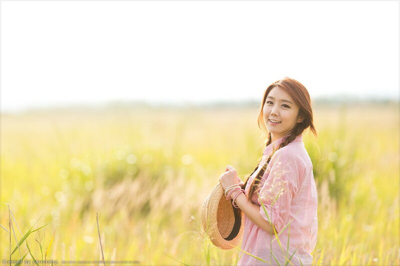 woman in a field with hat