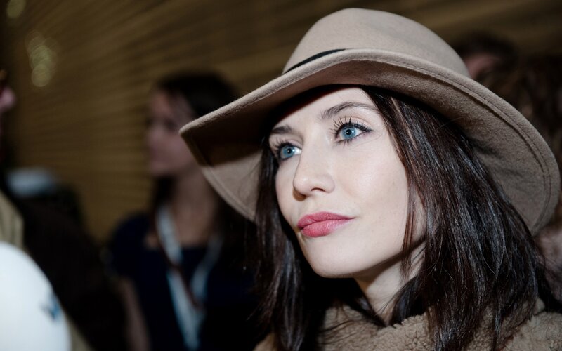 woman in a hat at an event