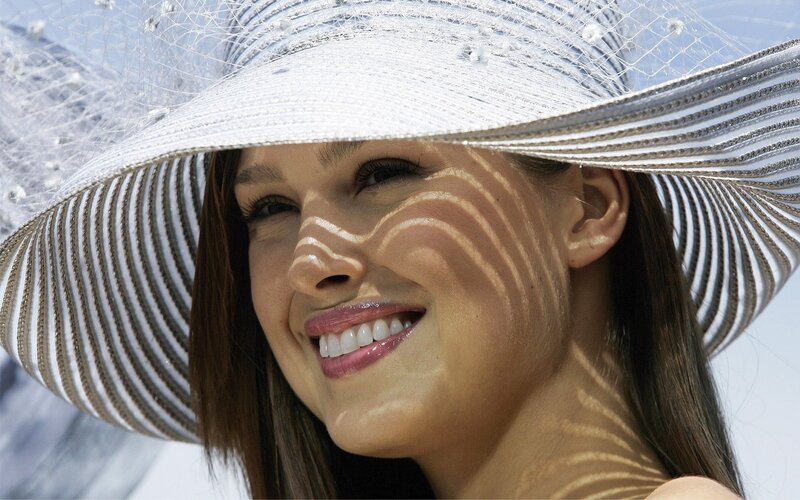 woman in a wide-brimmed hat