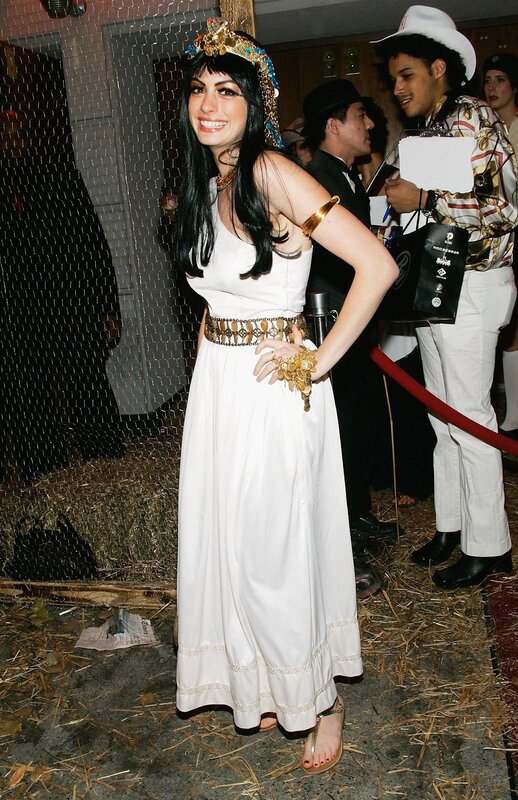 woman in ancient egyptian costume