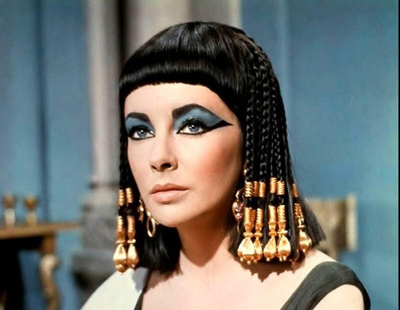 Woman in Ancient Egyptian Costume — Black, Dramatic, Photograph