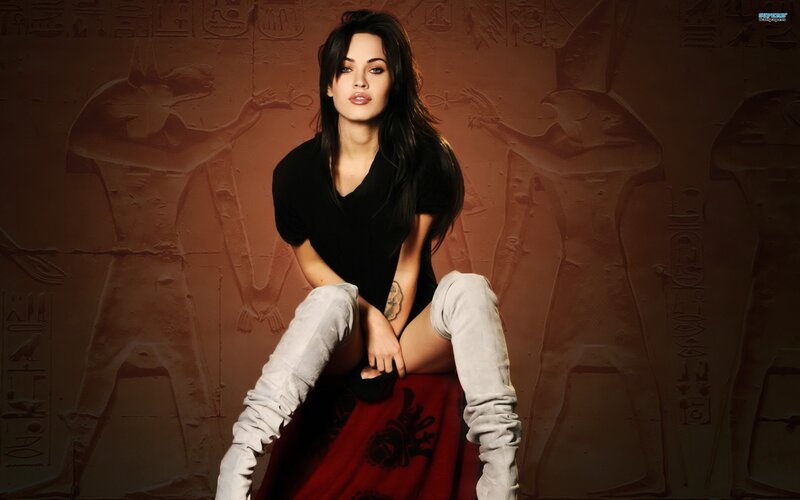 woman in ancient egyptian setting