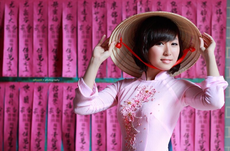 Woman in Ao Dai — Pink, Calm