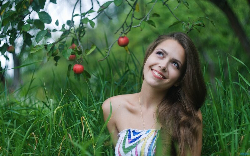 woman in apple orchard