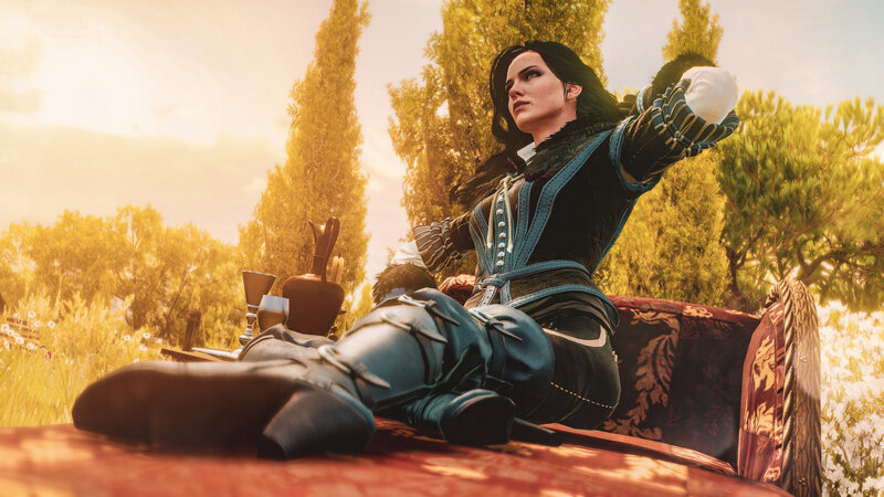 Woman in Armor Sitting — Blue