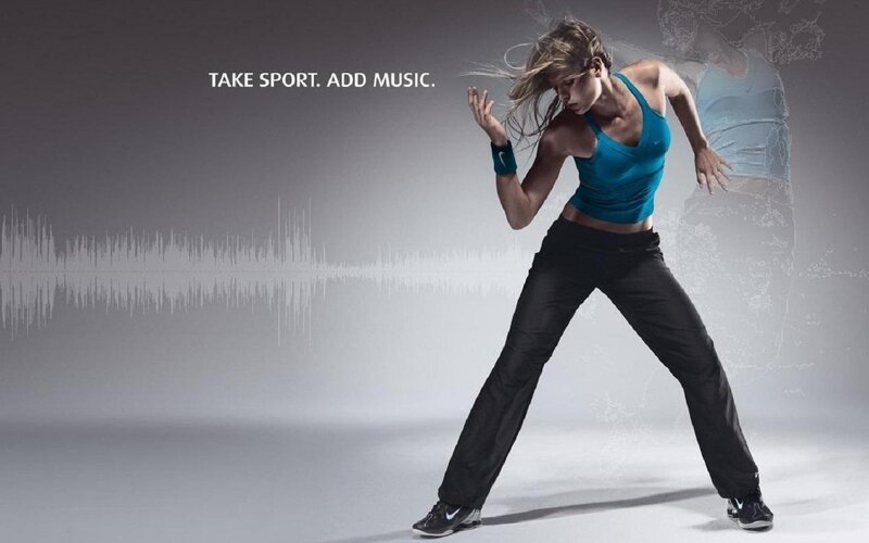 Woman in Athletic Wear — Black, Dynamic